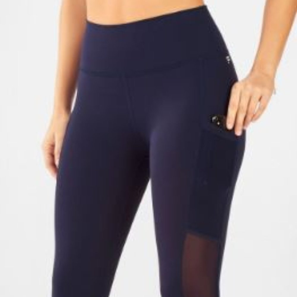 Mila high-waisted Pocket Capri in Abyss